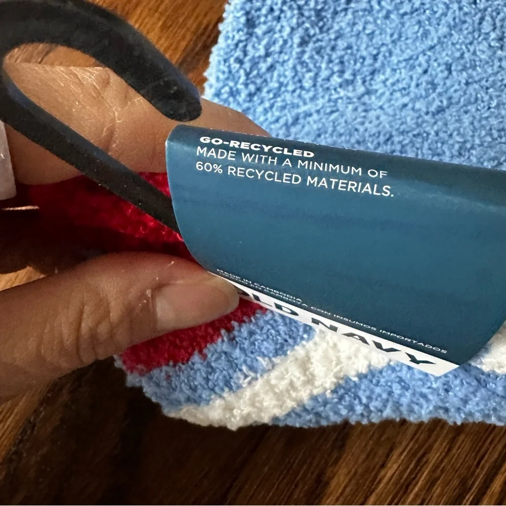 Men’s Old Navy Blue and Red Fuzzy cozy Socks - Picture 3 of 5